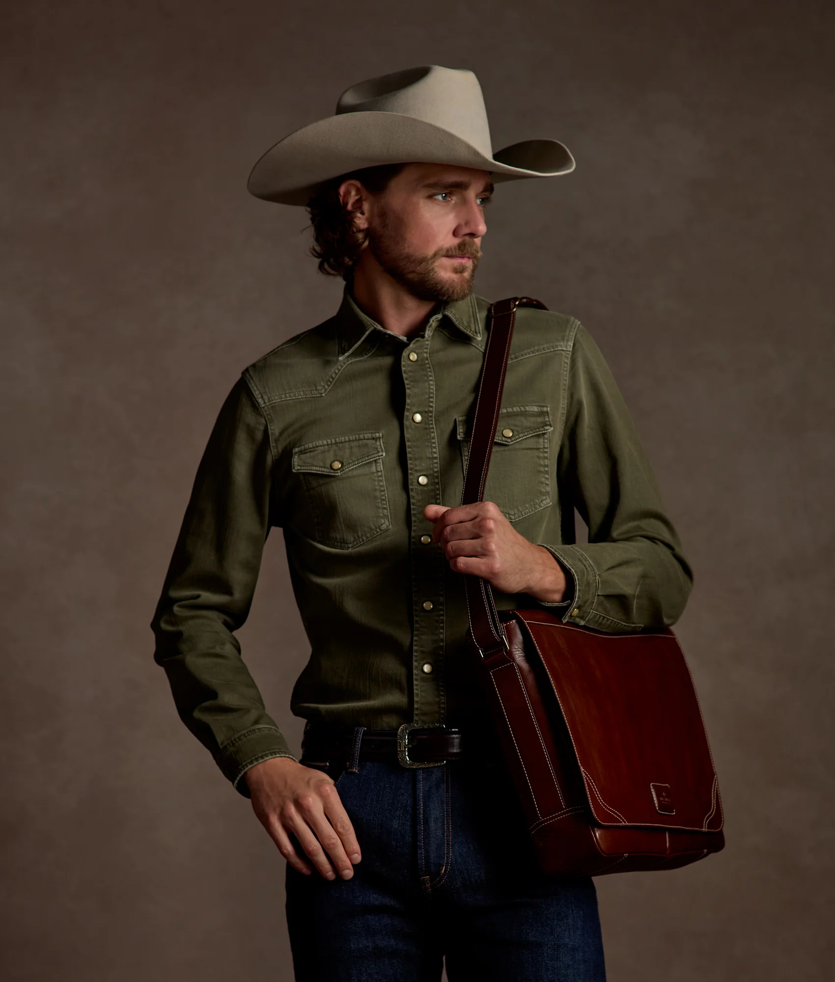 Everyday Messenger Bag :: Brown - Image 6